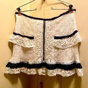 LOVE SAM Crochet beautiful mini skirt, like new, size Large